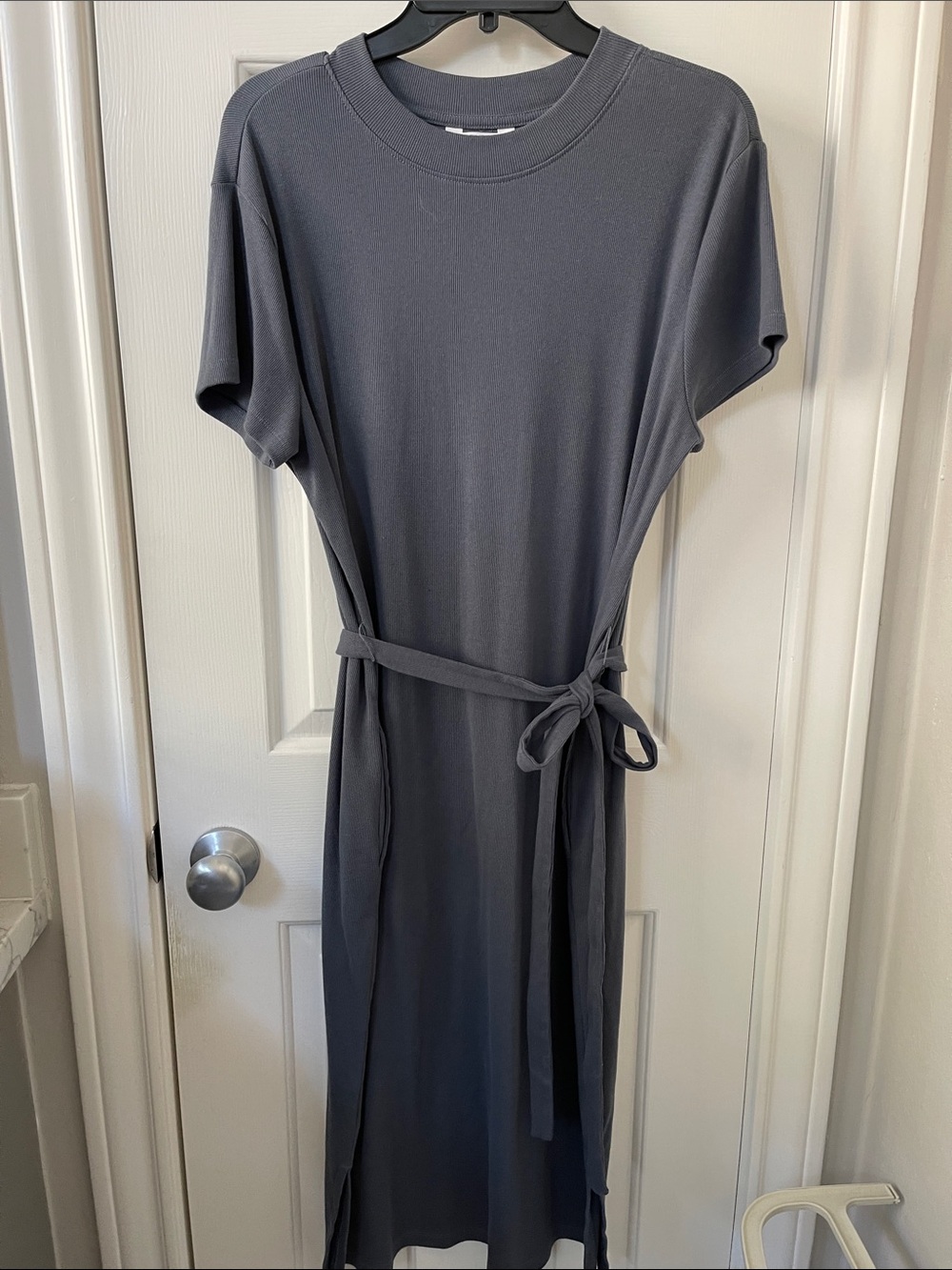Time and Tru Short Sleeve Belted Midi Dress - Charcoal
